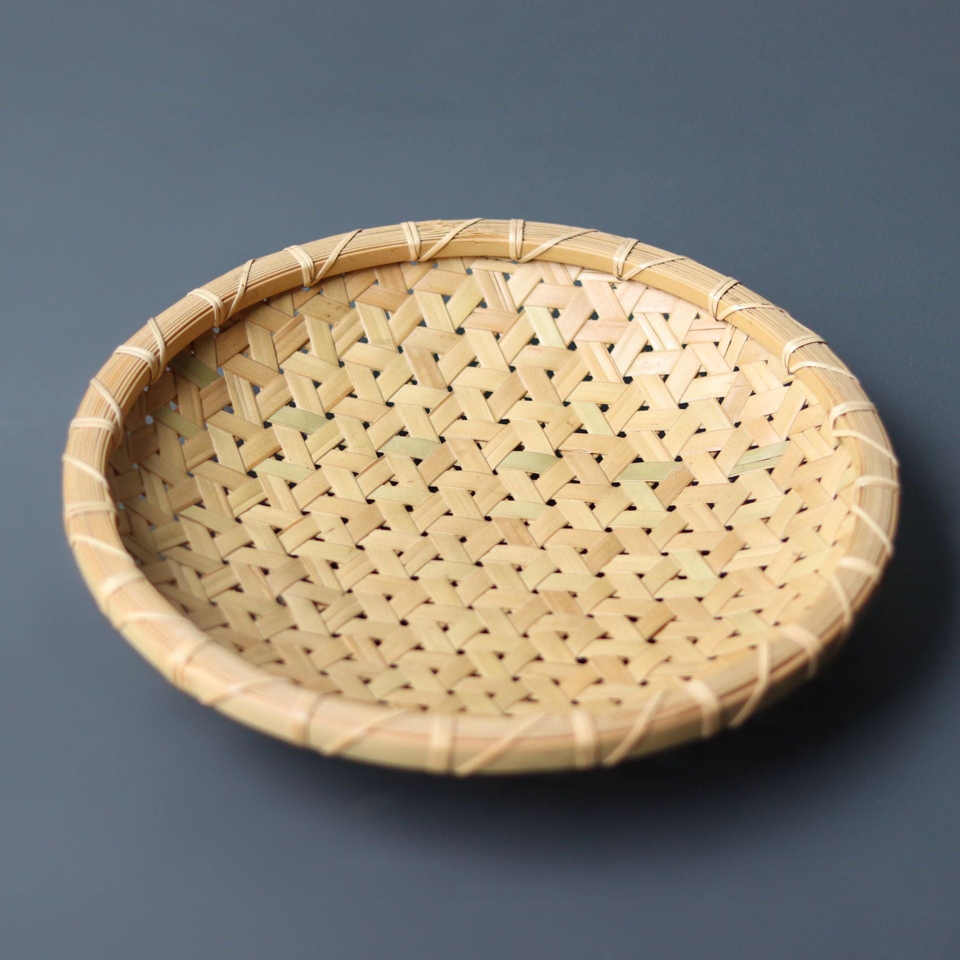 Handwoven Bamboo Serving Tray – Natural Round Wicker Plate for Kitchen & Home